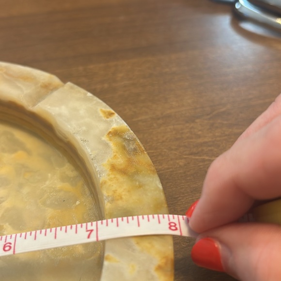 Vintage onyx ash tray 8” wide and 1” tall with 4 slots for cigarettes. - Picture 2 of 6